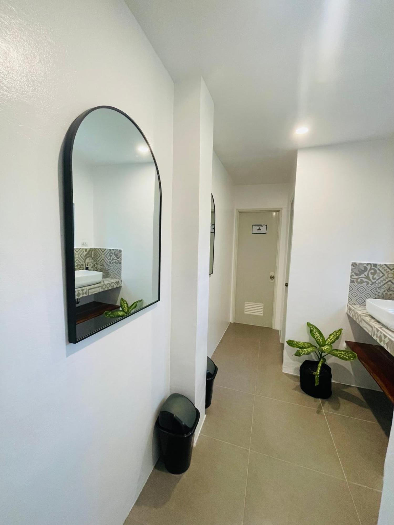 Maayong Hostel (Adults Only) 몰볼 외부 사진