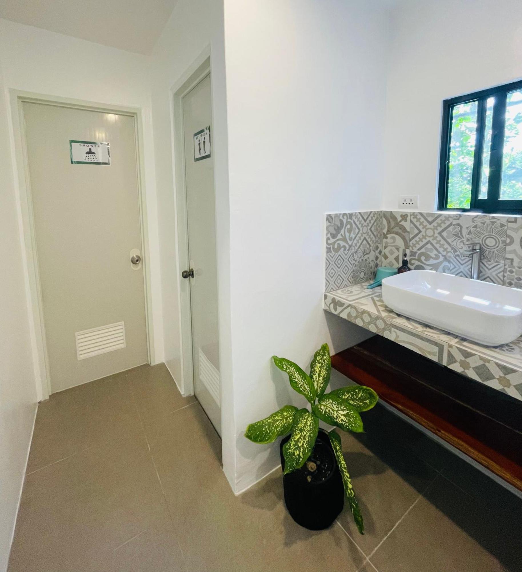 Maayong Hostel (Adults Only) 몰볼 외부 사진