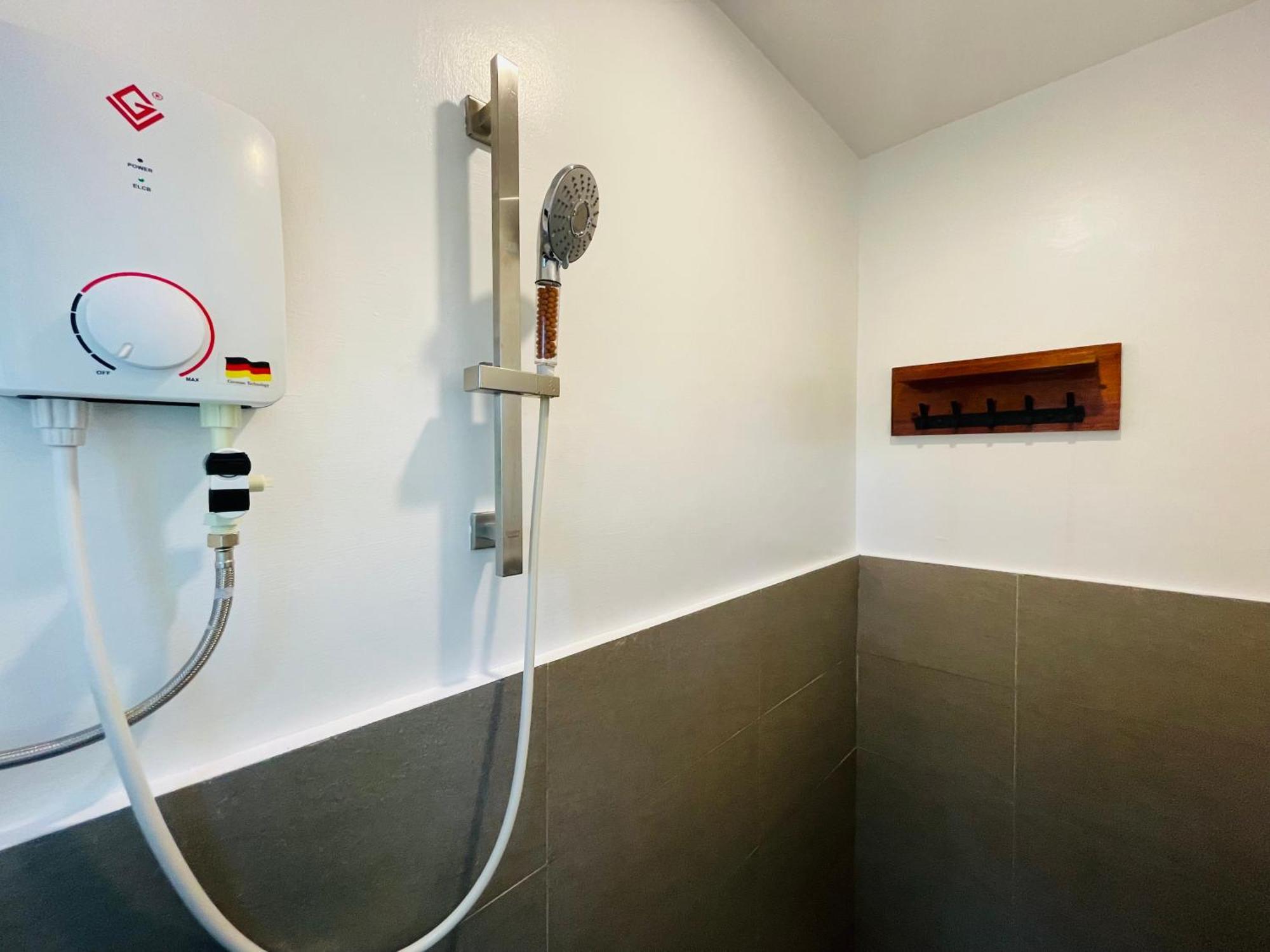 Maayong Hostel (Adults Only) 몰볼 외부 사진