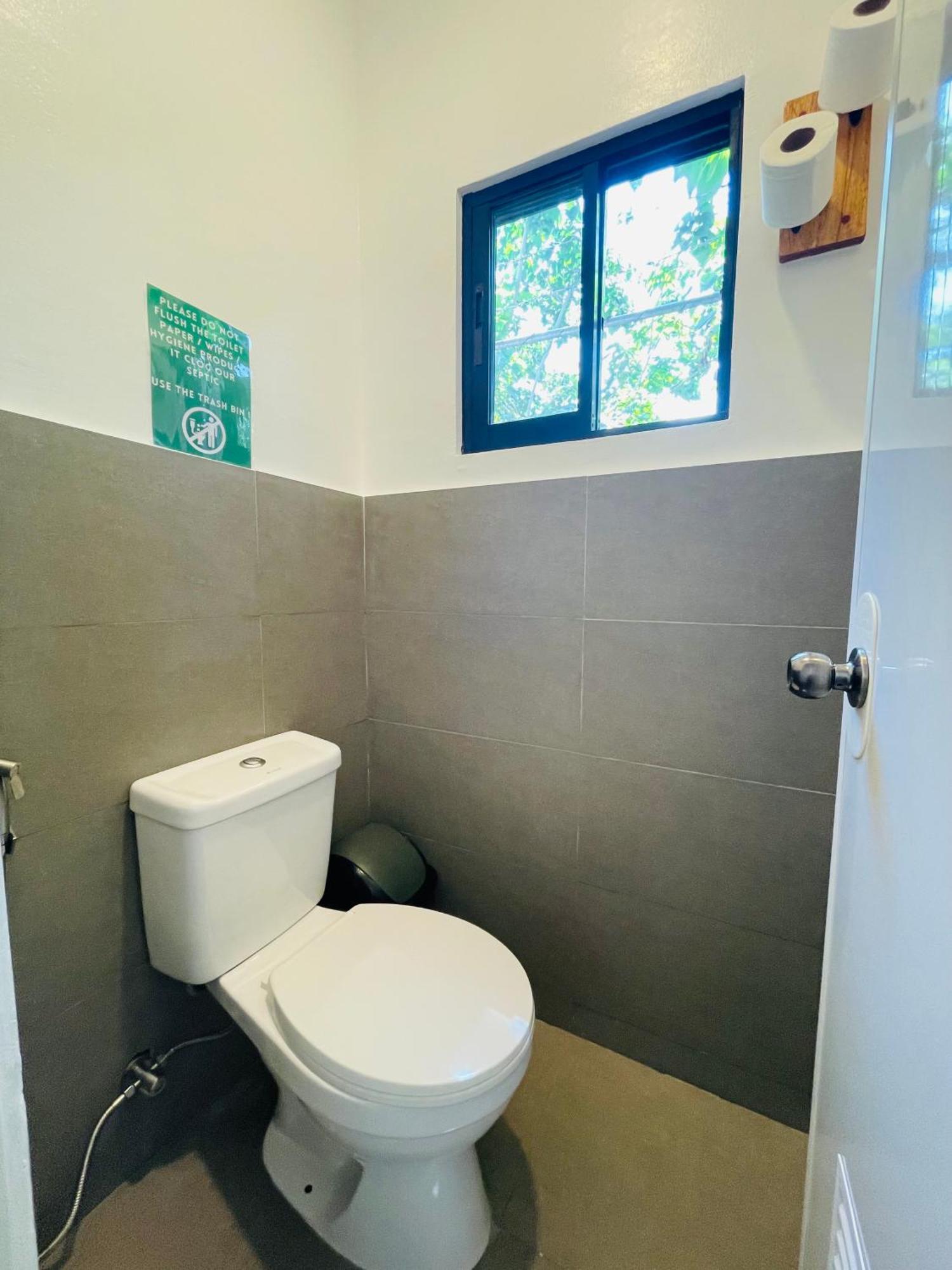 Maayong Hostel (Adults Only) 몰볼 외부 사진